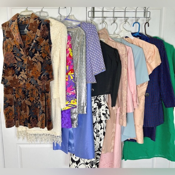 Vintage Women’s Clothing skirts blouses tops mix sizes 5lb mystery bundle - Picture 2 of 10